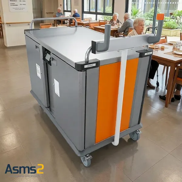 Chariot repas motorisé ASMS2 avec embase MOVÉO160 en salle à manger d'EHPAD